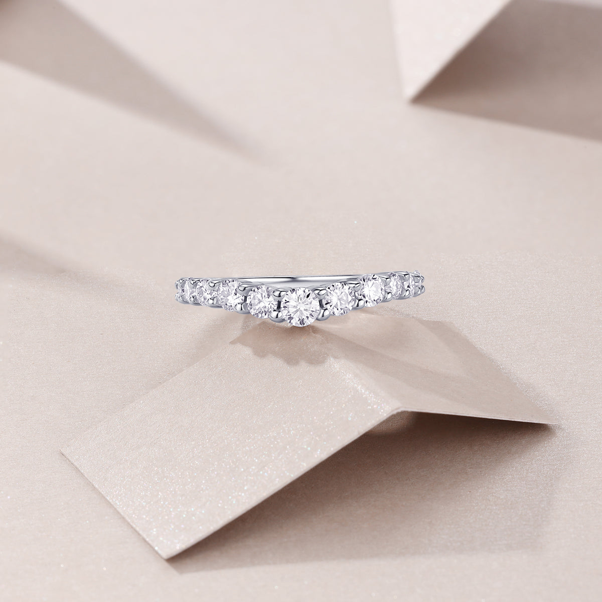 Round Moissanite Graduated Curved Band in 925 Sterling Silver