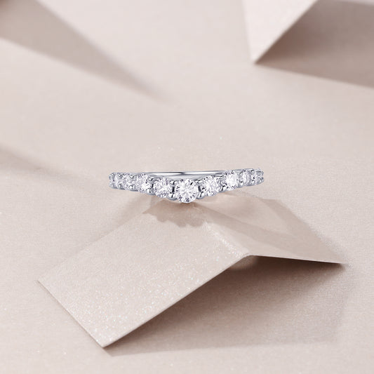 Round Moissanite Graduated Curved Band in 925 Sterling Silver