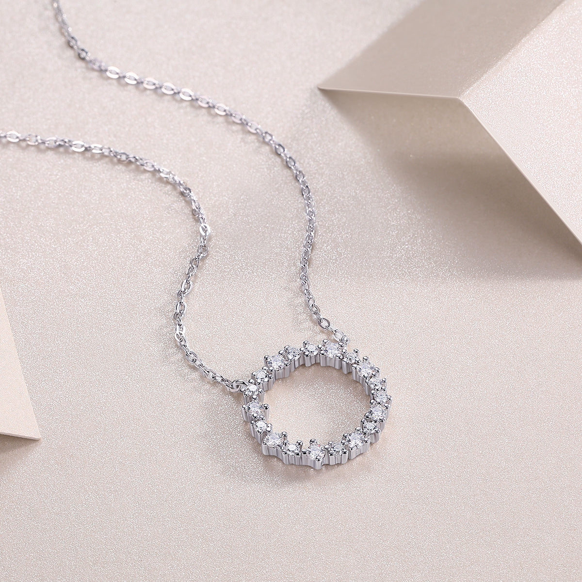 Mixed-Cut Moissanite Wreath Circle Necklace in 925 Sterling Silver