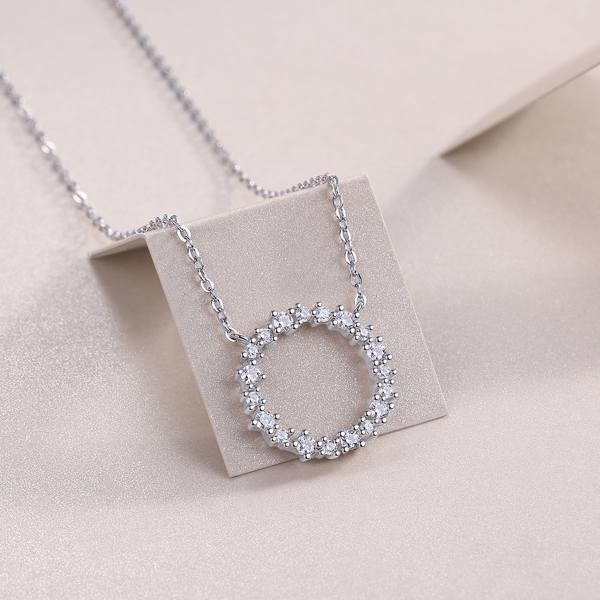 Mixed-Cut Moissanite Wreath Circle Necklace in 925 Sterling Silver