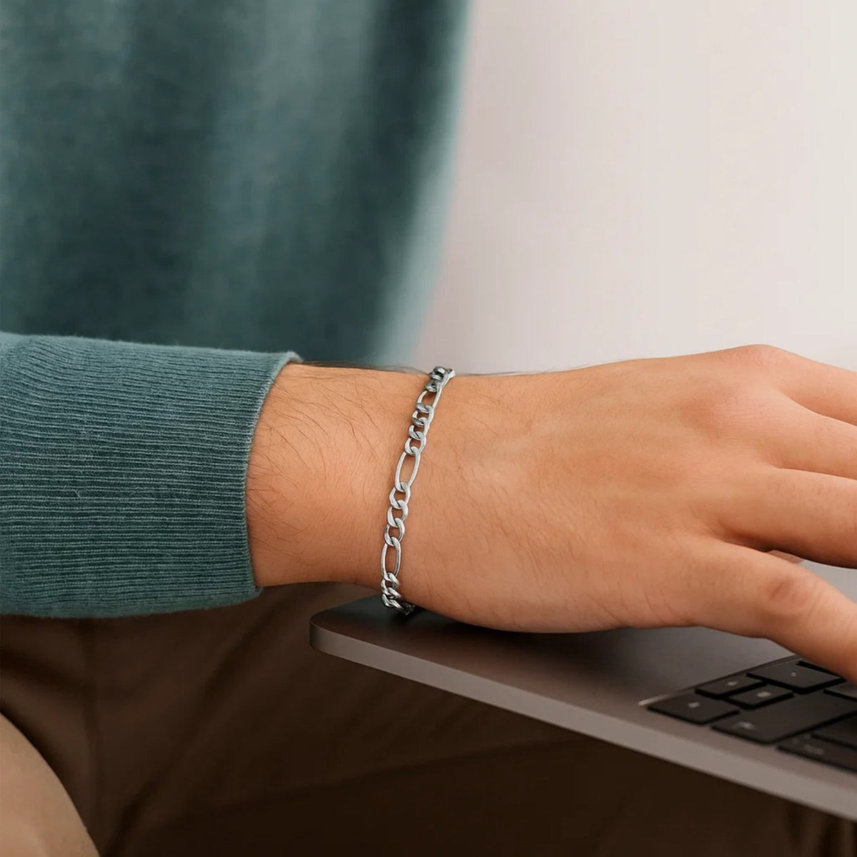 14k White Gold Solid Figaro Bracelet (3.80 mm)