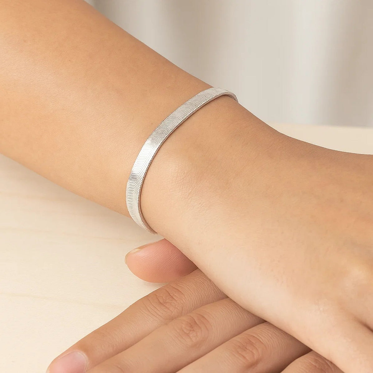 14k White Gold Super Flex Herringbone Bracelet (4.60 mm)