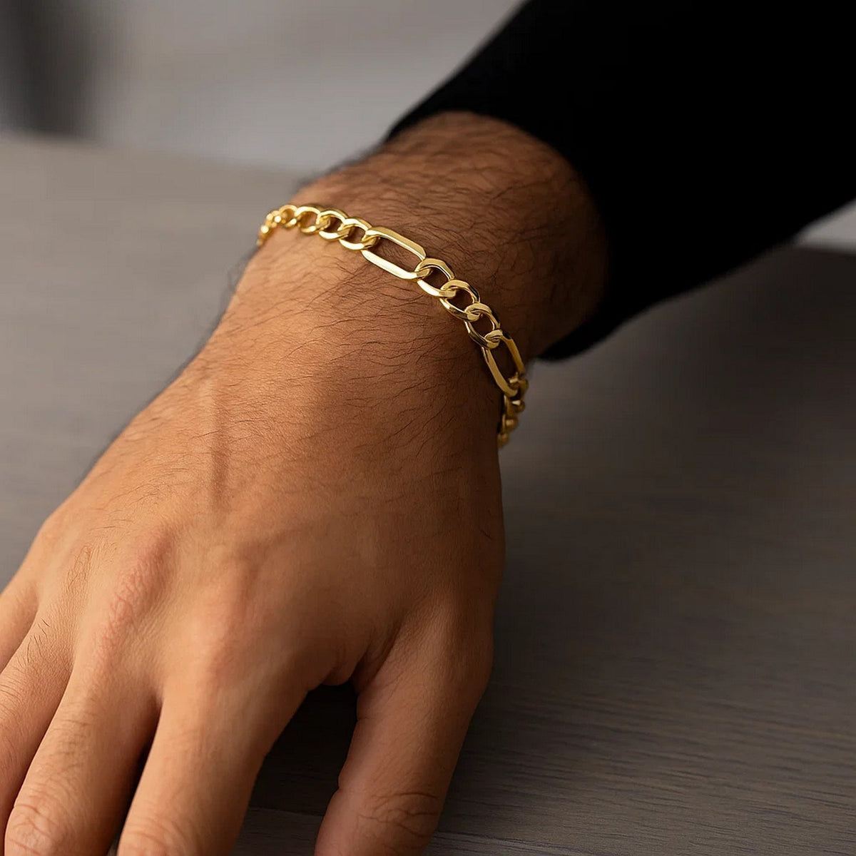 14k Yellow Gold Lite Figaro Bracelet (5.60 mm)