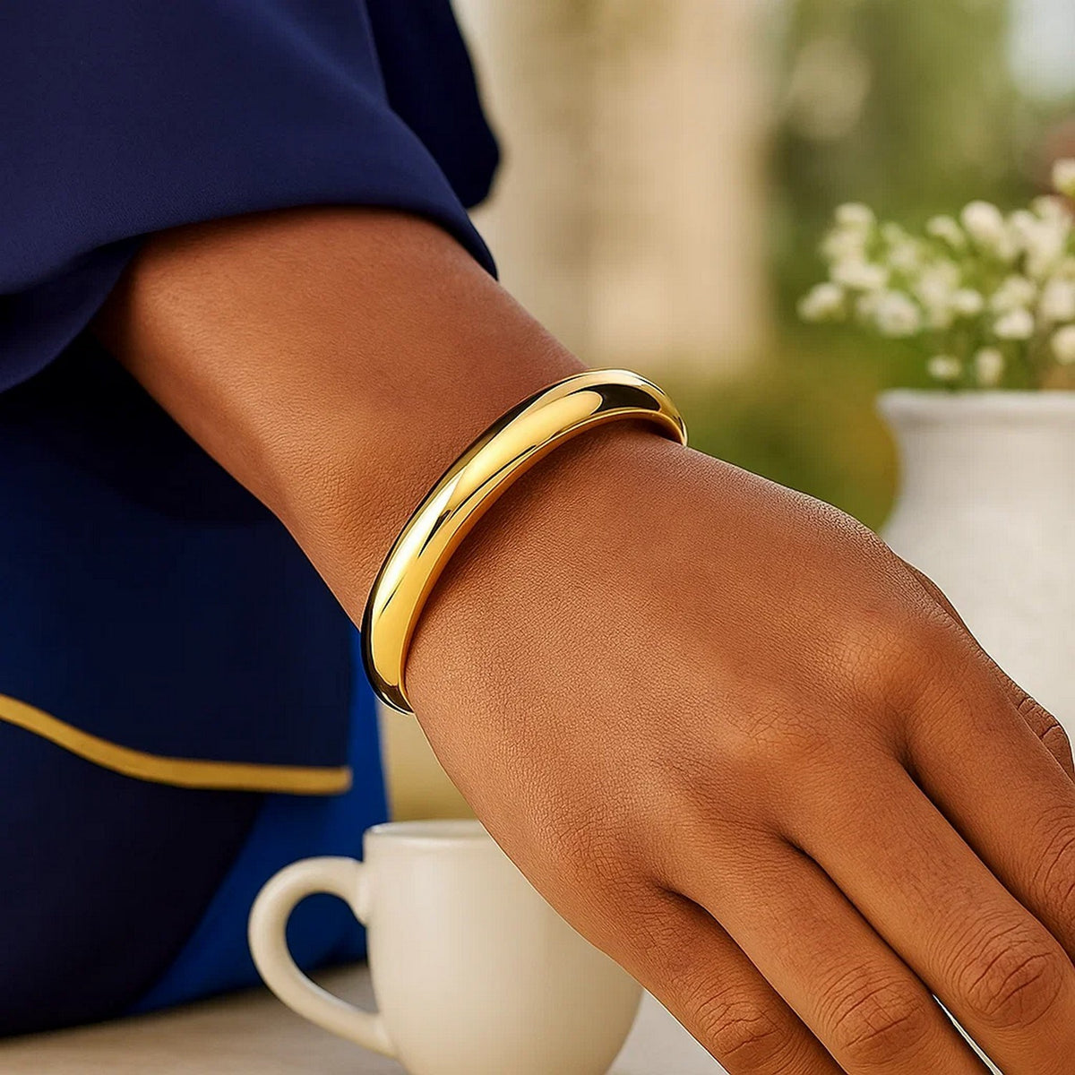 Classic Bangle in 14k Yellow Gold (10.00 mm)