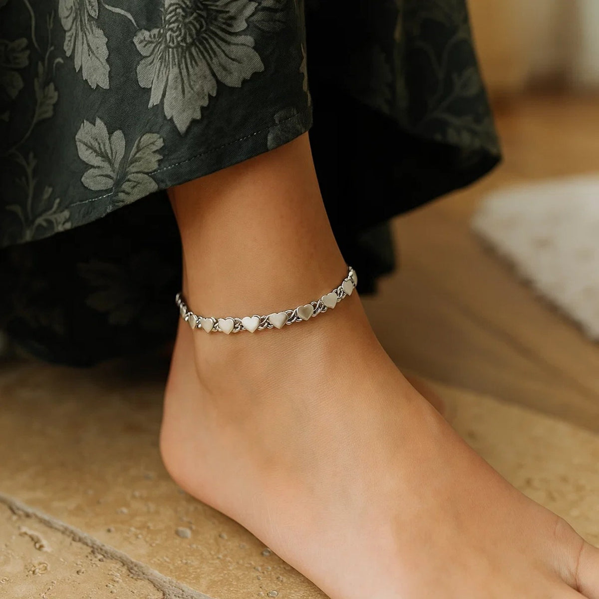 2.9mm 14k White Gold Heart Anklet