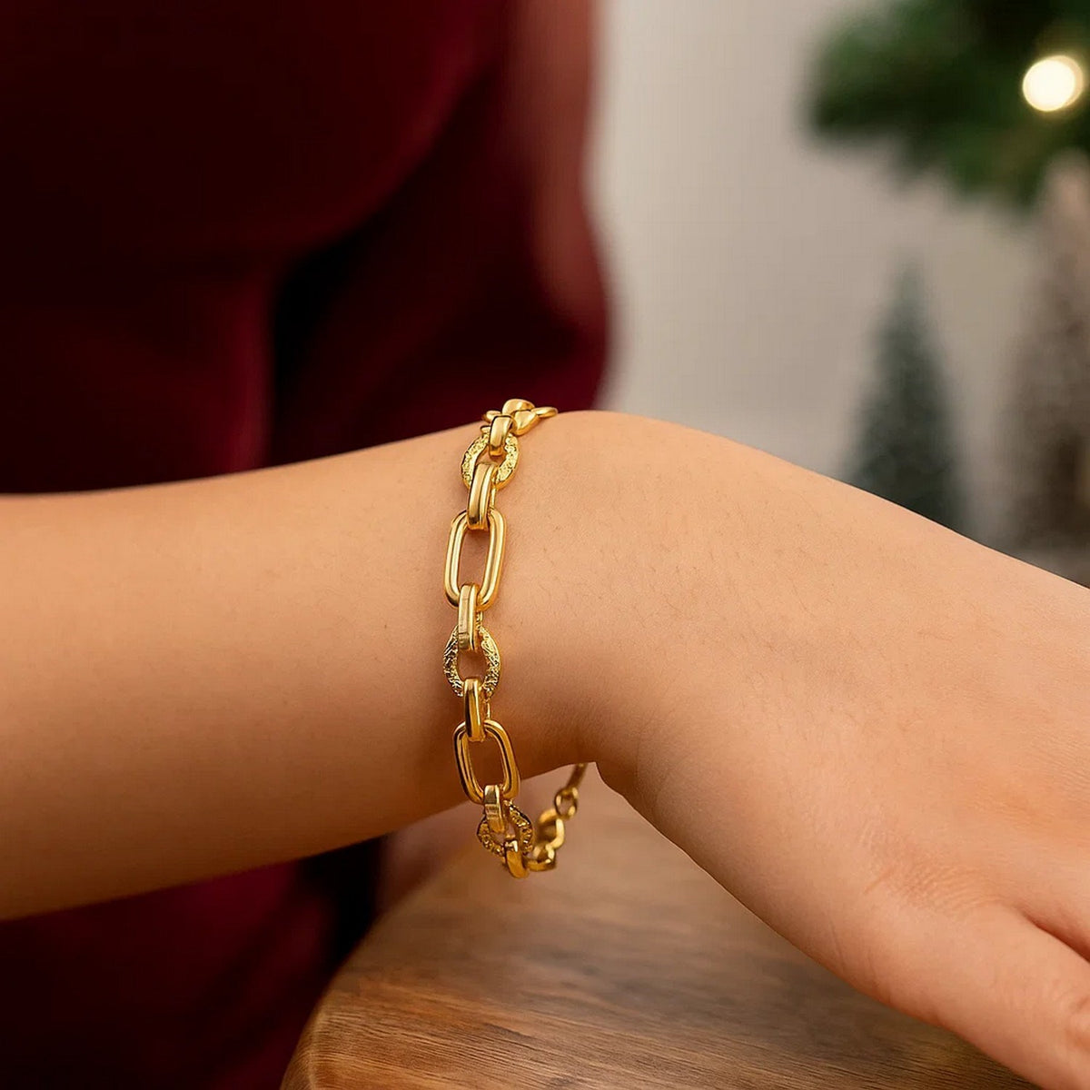 14k Yellow Gold Polished and Textured Link Bracelet (6.30 mm)