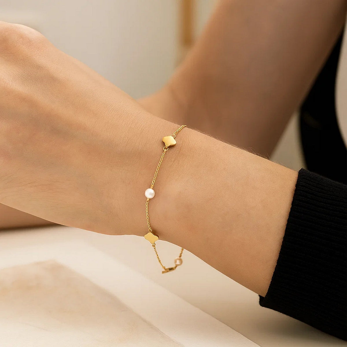 14k Yellow Gold Pearl Clover Bracelet