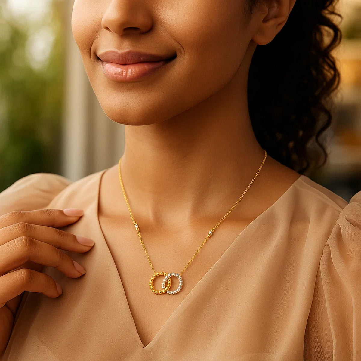 14K Two Tone Gold Interlocking Circle Necklace