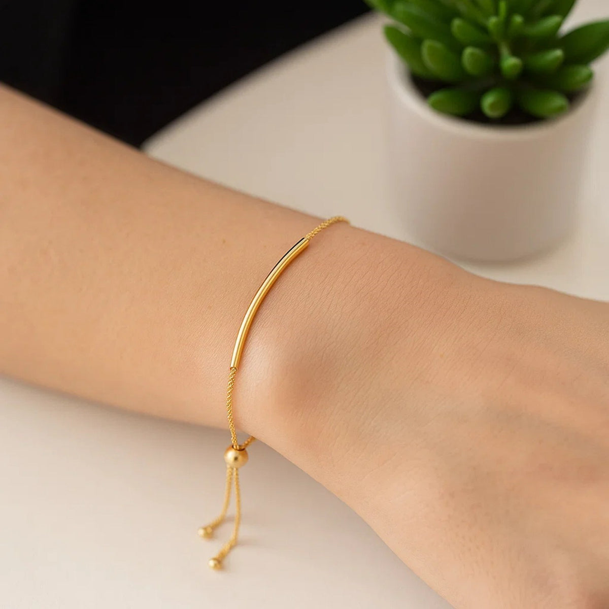 14k Yellow Gold Smooth Curved Bar Lariat Design Bracelet (0.80 mm)