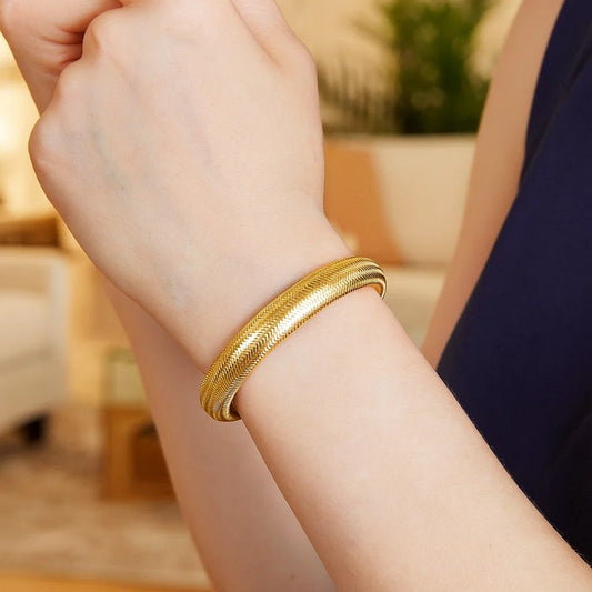 14K Yellow Gold Large Stretch Mesh Bracelet (8.80 mm)