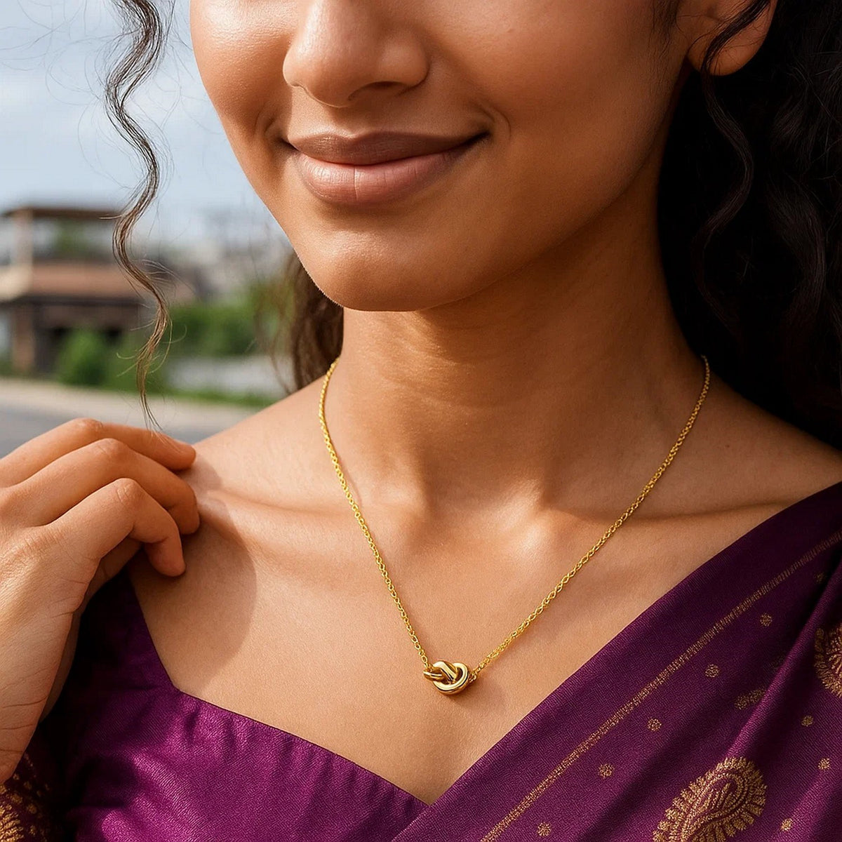 14k Yellow Gold Chain Necklace with Polished Knot